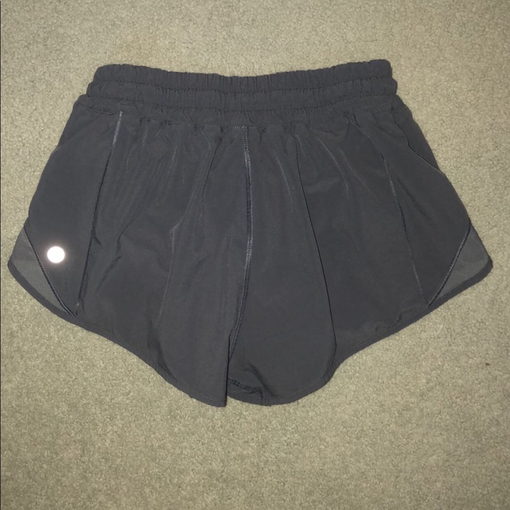 Lulu lemon Hotty Hot short II 2.5